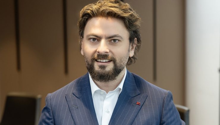 Şirket Performansında Belirleyici Güç: Karar Masasındaki Kadın Liderler