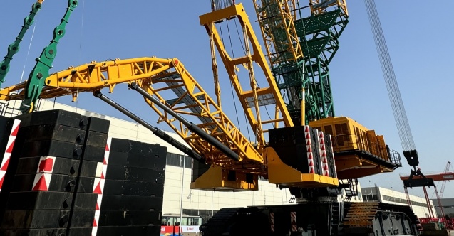 Hareket’ten, Dünyanın En Yüksek Kaldırma Kapasiteli Ve En Büyük Vinçlerinden Biri Olan 2.200 Tonluk Paletli Vinç Yatırımı