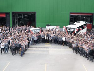 Otokar’ın 30.000’inci Sultan Otobüsü ile 5.000’inci Atlas Kamyonu Üretim Bandından İndi