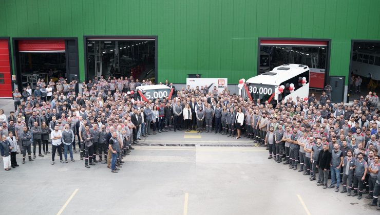 Otokar’ın 30.000’inci Sultan Otobüsü ile 5.000’inci Atlas Kamyonu Üretim Bandından İndi