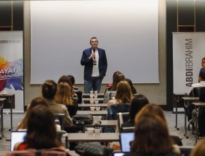 Abdi İbrahim’den Gençlere ‘İlaç Gibi Gelecek’ Staj Programı