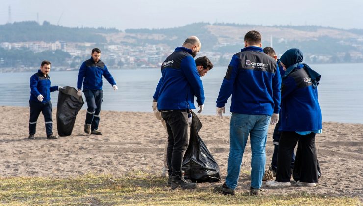 Kardemir Çelik TURMEPA iş birliğiyle Aliağa Sahili’ni temizledi