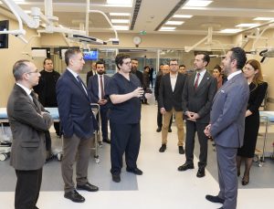 Medtronic, Koç Üniversitesi Hastanesi ve RMK AIMES Robotik Asiste Cerrahi Alanındaki İş Birliği ile Türkiye’de Bir İlke İmza Atıyor