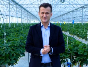 Türkiye’nin En Yüksek Teknolojili Çilek Serası Yılda 450 Ton Çilek Üretim Kapasitesine Ulaştı