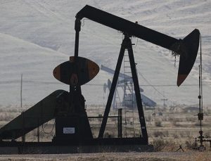 Ham Petrol Stokları Arttı, Fiyatlar Geri Çekildi