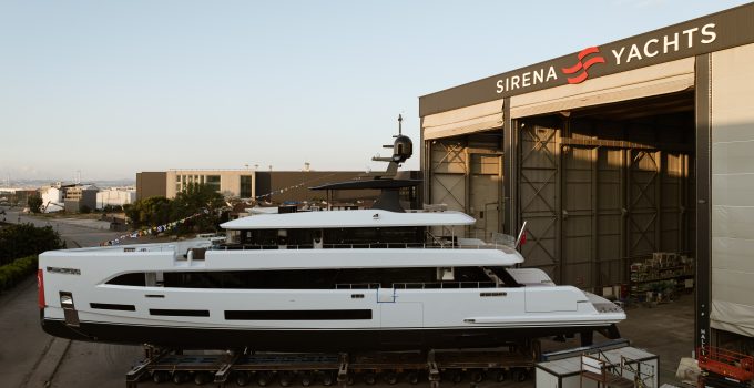 Sirena Superyachts 42M Suya İndi