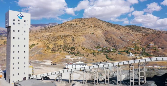 Eti Bakır Siirt’te yerin 669 metre altından 180 milyon dolarlık katkı sağlıyor